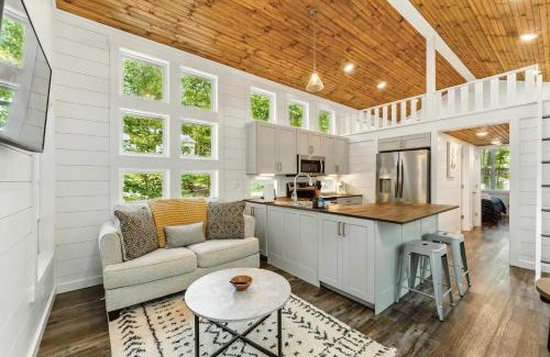 Menlo House | Bluebell Cottage with private fire pit