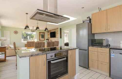 Arnold Cottage | BLUEBELL WOOD, pet friendly, luxury holiday cottage in Brandesburton