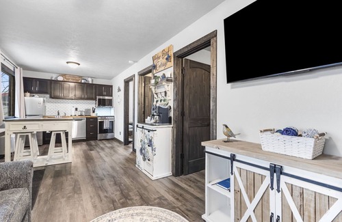 Branson Cabin | Bluebird Cottage - Hot Tub - Pool - Coffee - Fire Pit - less than 1 mile to SDC!