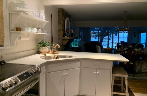 Kelso Cottage | Bluebird Rest - Lakefront Cottage