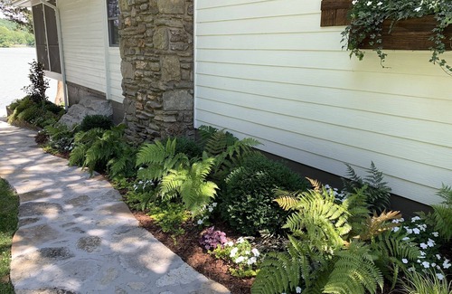 Kelso Cottage | Bluebird Rest - Lakefront Cottage