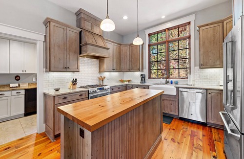 Nebo Cabin | Bluegill Lodge | Lakefront Luxury, Private Dock & Access to Camp Lake James Amenities!