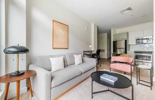 Assembly Square Apartment | Blueground | Assembly Square, pool, nr Mystic River