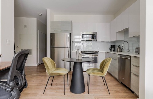 Assembly Square Apartment | Blueground | Assembly Square, pool, nr Mystic River