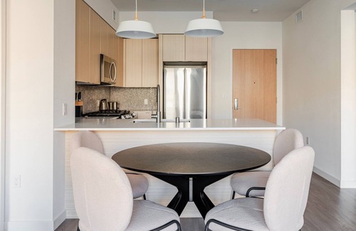 Fremont Apartment | Blueground | East Industrial, pool & AC, nr park