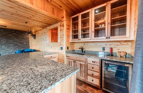 Boomer Cabin | Blueridge Mtn Cabin Million Dollar View on Majestic Mtn Hot Tub Wifi Fire Pit
