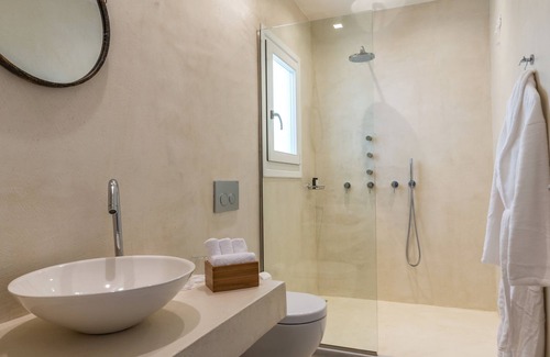 Little Venice Hotel | Bluetopia Suites