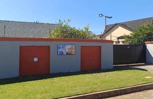 Emalahleni House | Blueville Guest House