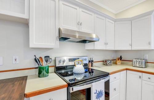 Olde Town House | Bluffton Breeze-3BR Heart of Old Town Village Home