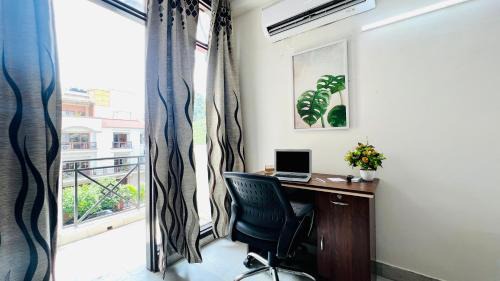 Defence Colony Apartment | BluO Studio - Defence Colony - BathTub, Kitchen