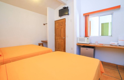 Coacoyul House | BM Zihua Casa de Huéspedes