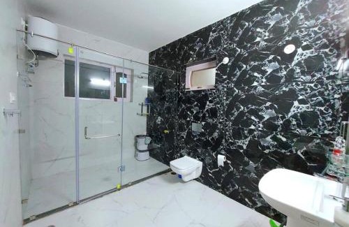 Raison Villa | BnBBuddy Himalayan 3BR Farmstay wid Lawn Near Manali