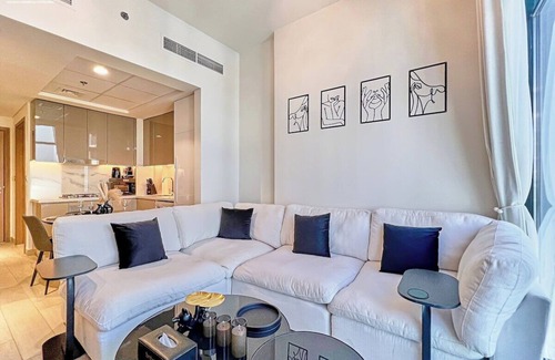 Nad Al Sheba Apartment | bnbme | Modern Apt with Pool & Gym | 12 min to Downtown