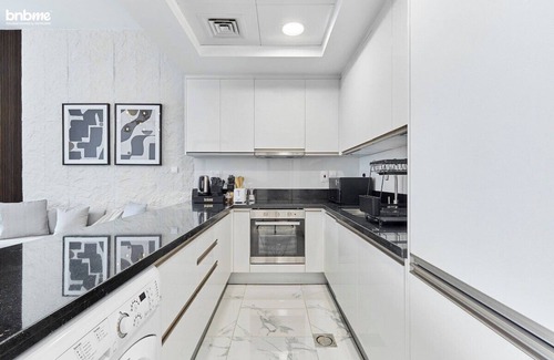 Business Bay Apartment | bnbme | Premium Apt with Balcony – near Burj Khalifa