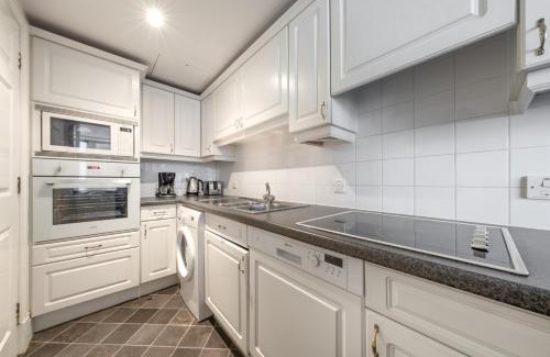 The City of London Apartment | BnBNova - 1BR - Holborn & Central London