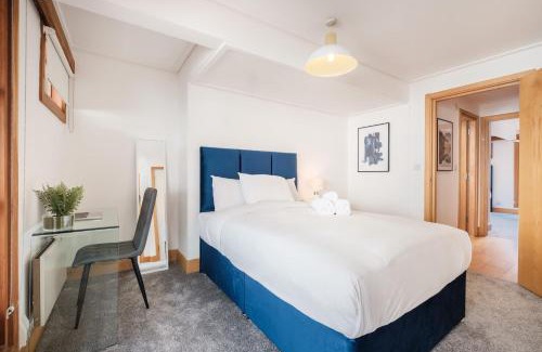 The City of London Apartment | BnBNova - 2BR Penthouse with Terrace - Heart of Holborn