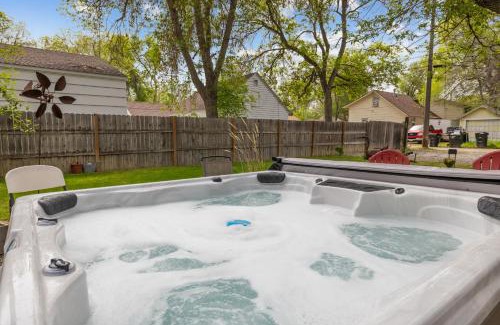 Central - Terry Apartment | Bo's Old West Den with Off Street Parking