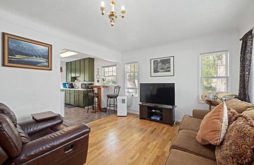 Central - Terry Apartment | Bo's Rusty Relic Billings |Hot Tub | Rustic decor | Central Billings