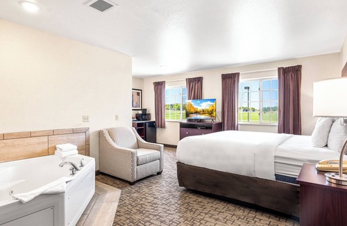 Shawano Hotel | Boarders Inn & Suites by Cobblestone Hotels - Shawano