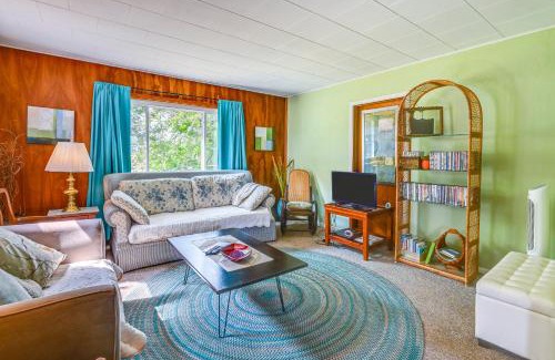 Sherrodsville House | Boat and Unwind! Charming Atwood Lake Farmhouse