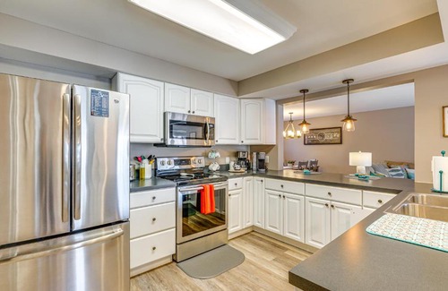 Osage Beach Apartment | Boat Slip and Pools Lakefront Osage Beach Condo