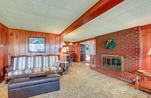 Chiefland House | Boathouse with Screened Porch Riverfront Escape!