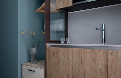 Tower Hill Apartment | Bob W Tower Hill Studios