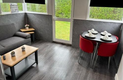 Warden Ski Chalet | Bobby - 16