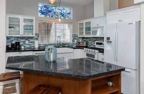 Old Town House | Bodega Bay Beach Bungalow