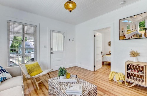 Lincolnville House | Bohemian Belle Cottage- Mins to DNTN Dog Friendly