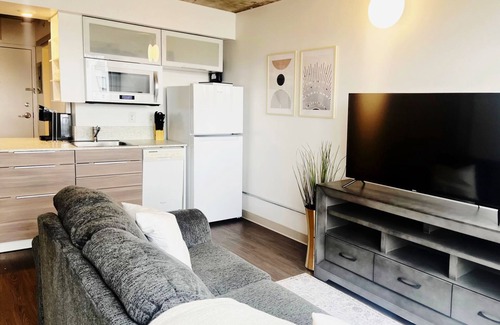 Jefferson Park Apartment | Bohemian Studio Gem Near Downtown