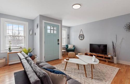 Apex House | BOHO BUNGALOW - STEPS FROM HISTORIC DOWNTOWN APEX