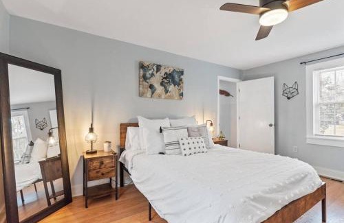 Apex House | BOHO BUNGALOW - STEPS FROM HISTORIC DOWNTOWN APEX