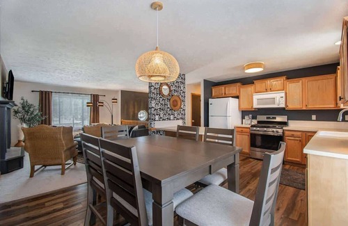 Aksarben - Elmwood Park House | Boho Chic Summary: En