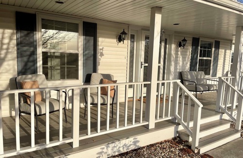 Sheboygan House | Boho Farmhouse - Fire Pit - Huge Backyard-Golfing - Family Friendly