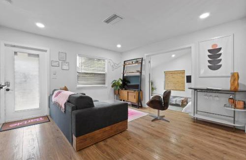 Middle River Terrace Villa | Boho home:near beach/cruise/airport/cruises