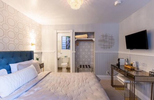 Northwood Hotel | Boho Manor Resort - Room C