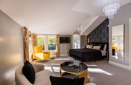 Northwood Hotel | Boho Manor Resort - Studio 20