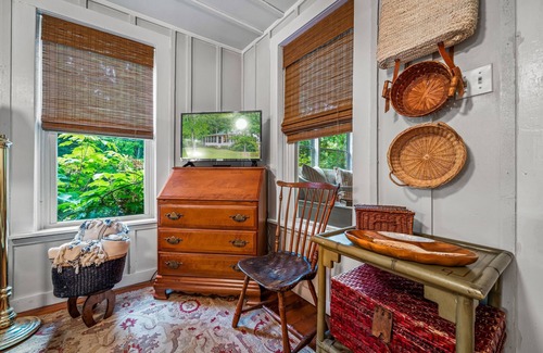 Cloudland Cottage | Boho Mountain Cottage in Cloudland Community | 2 Sunrooms | Wi-Fi | Dog Friendly