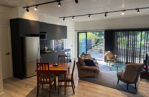 North Turramurra Apartment | Boho Studio close to village