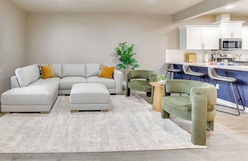 Sunset House | Boise Blue Retreat - Stay in Boise’s coveted North End! This 4BR/3BA retreat blends modern style with Boise Blue charm. Minutes from downtown, Hyde Park, Camel’s Back Park, 13th Street, White Water Park and the Greenbelt. Relax in the backyard oasis.