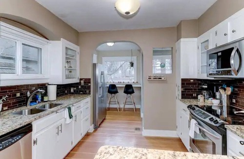 Veterans Park House | Boise-Westend-hot tub-Central location 4 bedrooms