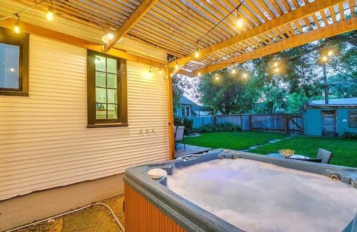 Veterans Park House | Boise-Westend-hot tub-Central location 4 bedrooms