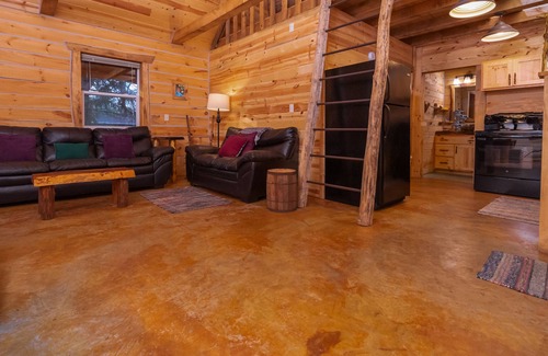 Madison Cabin | Bonnie's Private City Cabin-Madison's Only Log Cabin Rental