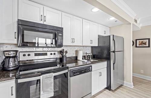 Sandestin Condo | Book 3 Nights & Get 4th Night Free* Full Kitchen* On Beach* New Pool Deck * Tram