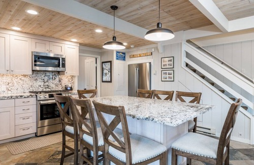 Elkhorn Village Condo | Book a Holiday Getaway Today! Charming Condo near Sun Valley Village with WIFI