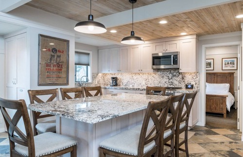 Elkhorn Village Condo | Book a Holiday Getaway Today! Charming Condo near Sun Valley Village with WIFI