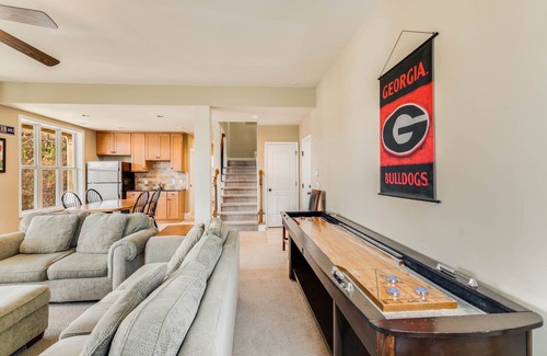 Gainesville House | Book now for Labor Day! Private dock, Outdoor Kitchen & Fire Pit