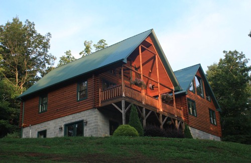 Franklin Cabin | Book Now to Enjoy a Beautiful Weekend in the Mountains!