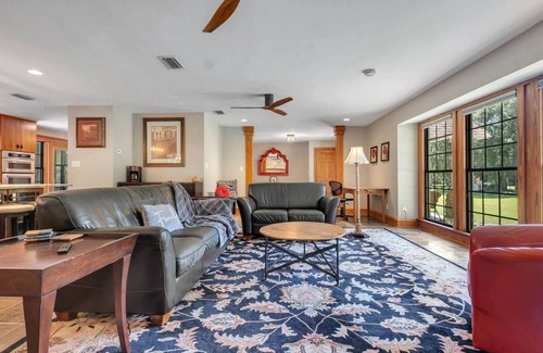Tallahassee House | Booking now! Lake, Pool, Spa, Man Cave, Game Room